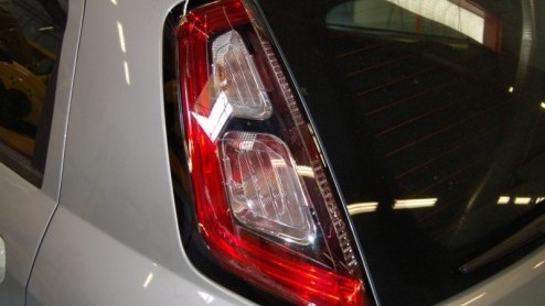 Al maanden rijdt Fiat met gecamoufleerde Grande Punto's rond en al die tijd hebben we maar weinig van de op stapel staande facelift kunnen zien. Onlangs gelekte beelden brengen licht op de zaak...
