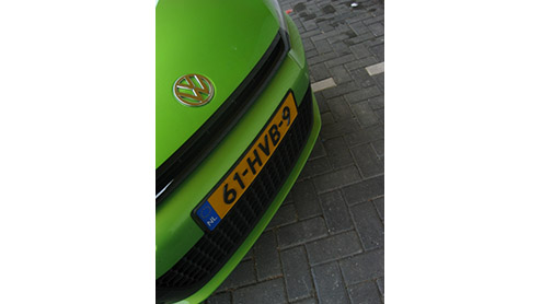 Het zal ons niet verbazen wanneer de Volkswagen Scirocco 2.0 TDI rijder met een grote glimlach achter het stuur zit. Wat moet hij/zij trots zijn deze sportieve rakker van de baas te mogen verkiezen bo