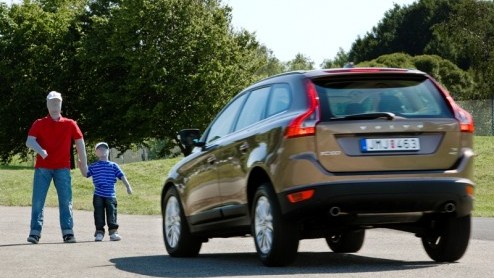 Bob is bij ons bekend als de bewust onbeschonken rijder, die zijn wellicht beschonken passagiers weer veilig thuisbrengt. Volvo heeft ook een Bob in de arm geslagen, maar met een heel ander doel. Hij