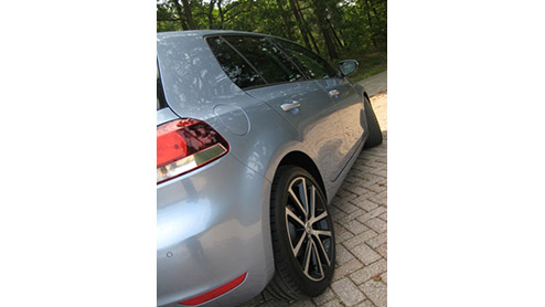 Is gas nou alleen om op te koken, of niet? Terwijl autofabrikanten liever geen vingers willen branden aan LPG, heeft Volkswagen hoop en is de populaire Golf er nu ook als BiFuel. Als schoon en voord