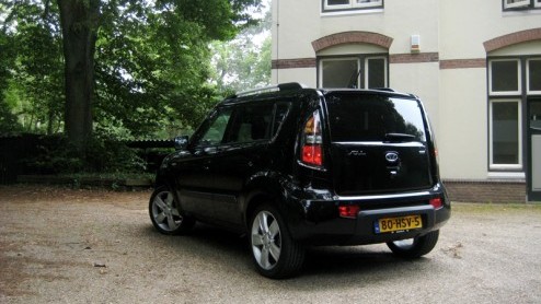 Wie zich opvallend door het verkeer wil loodsen kan sinds kort ook bij Kia terecht. De eigenzinnig ontworpen Kia Soul steekt namelijk met kop en schouders boven zijn familieleden uit. Speciaal voor de