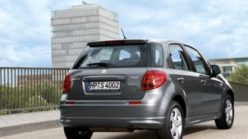 Van de tweeling Fiat Sedici en Suzuki SX4 is al duidelijk geworden dat deze op het punt staan een facelift te krijgen. Van beide modellen lekte al eerder beeldmateriaal uit, nu is het de beurt aan off