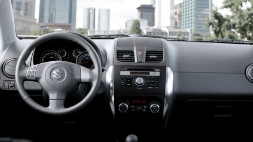 Van de tweeling Fiat Sedici en Suzuki SX4 is al duidelijk geworden dat deze op het punt staan een facelift te krijgen. Van beide modellen lekte al eerder beeldmateriaal uit, nu is het de beurt aan off