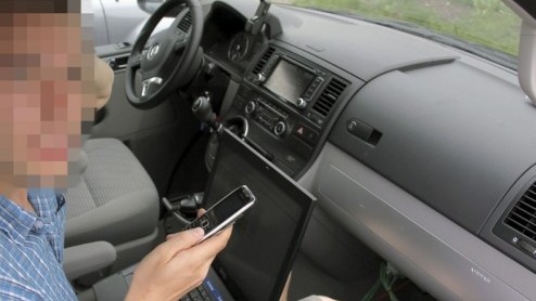 De verjongingskuur voor de Volkswagen Multivan en Transporter kunnen we nog steeds niet officieel tegmoet zien. Onze spionagefotograaf zit echter niet stil en kreeg een opgefrist exemplaar in het vizi