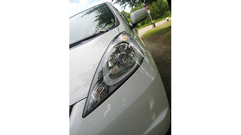 Met de Honda Jazz is toch iets speciaals aan de hand. Het is geen nummer 1 hit in de verkooplijst, maar kan wel rekenen op een uitermate tevreden koperspubliek. Dan moet de Japanner wel over verborgen