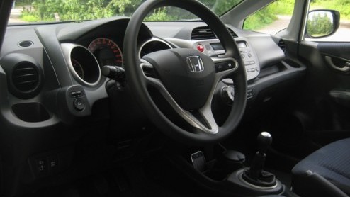 Met de Honda Jazz is toch iets speciaals aan de hand. Het is geen nummer 1 hit in de verkooplijst, maar kan wel rekenen op een uitermate tevreden koperspubliek. Dan moet de Japanner wel over verborgen
