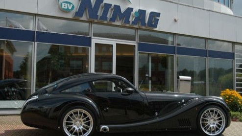 Met slechts 100 geproduceerde exemplaren, waarvan 1 voor Nederland is de Morgan AeroMax hoe dan ook een zeer exclusieve sportauto. Het enige Nederlandse exemplaar met productienummer 72 werd onlangs a