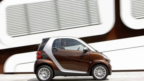 De herfst komt er aan, dus bedenkt smart een bijpassende limited edition. Het is de chocoladebruine smart fortwo edition highstyle, aangekleed met een exclusief stof/lederen uitgevoerd interieur. Zuin