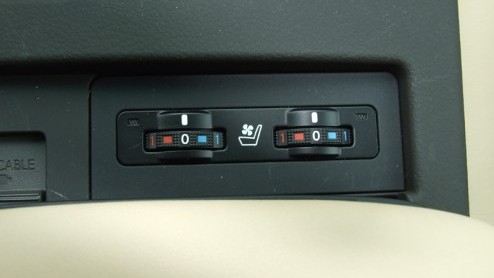 Grote SUVs zijn uit de gratie. Punt. De verkopen in dit segment zijn het afgelopen jaar dramatisch ingestort. Ze slurpen brandstof, zijn veel te groot, kortom, volgens menigeen niet passend in het hu