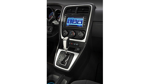 De Dodge Caliber steekt de kop op, en hoe. Zo krijgt de Amerikaan een compleet nieuw interieur met een hoogwaardiger look and feel en kunnen we rekenen op een nieuwe krachtiger, benzine- en dieselmoto