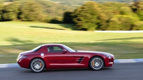 Het is zo ver, de langverwachte Mercedes-Benz SLS AMG gaat uit de deuken. Volgende week staat-ie te pronken in vol ornaat op de IAA, voorafgaand daaraan geeft Das Haus al tekst en uitleg, inclusief of