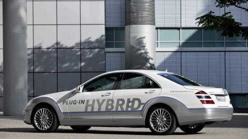 Een S-Klasse die slechts 1 op 30 rijdt, kan dat? Mercedes-Benz is er van overtuigd en presenteert de Vision S 500 Plug-in HYBRID. Deze plug-in hybride met 3.5 V6-benzinemotor, hybridemodule en lithium