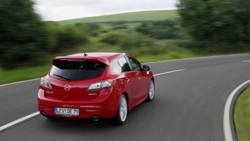 De drielettercombinaties GTI en OPC zullen bij sportievelingen waarschijnlijk heel prettig n bekend in de oren klinken. Bij Mazda schuilt serieus spektakel en veel snelheid in de code MPS. De Mazda
