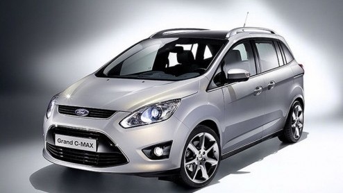 Ford blijft graag sterk in haar gamma ruimtemodellen. Dus kom er naast de nieuwe C-MAX ook nog een Grand C-MAX voor 'grootverbruikers, met eigen looks, plaats voor zeven en twee schuifdeuren.
