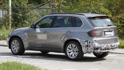 Volgend jaar is de BMW X5 in zijn huidige gedaante drie jaar op weg. De eerste rimpels - als die er al zijn - worden in 2010 met een opfriskuur gladgestreken.