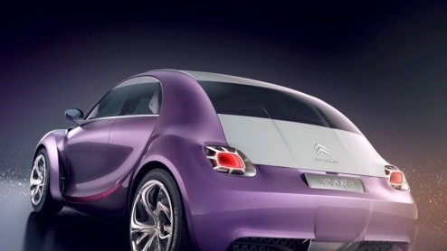 Nog een revolutionair staaltje voor in de stad, maar dan van Citron. De concept car REVOLTe gaat als een compacte, slimme en chique stadsauto door het leven. Zoemend desgewenst, want dit kijkje in de