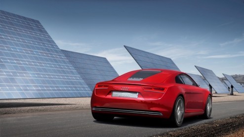 Audi presenteert op de IAA in Frankfurt de e-tron, een compacte volledig elektrisch aangedreven supersportwagen. Elk wiel wordt aangedreven door een eigen elektromotor, wat de e-tron tot een onvervals