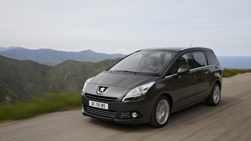 Medio november komt de Peugeot 5008 naar ons land. Voor Peugeot een uitgelezen moment om nu de prijslijst bekend te maken. De vanafprijs van de Peugeot 5008 is 24.550 euro. Ter introductie is er ook e