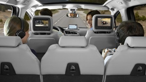 Medio november komt de Peugeot 5008 naar ons land. Voor Peugeot een uitgelezen moment om nu de prijslijst bekend te maken. De vanafprijs van de Peugeot 5008 is 24.550 euro. Ter introductie is er ook e