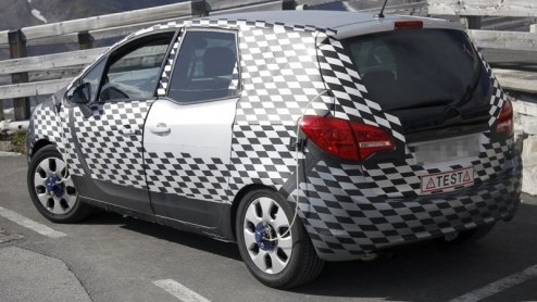 Hebbes. Dit is de nieuwe Opel Meriva van dichtbij. En inderdaad, de nieuwe compacte MPV krijgt de beloofde FlexDoors. In het voorjaar van 2010 gaat het doek er af.