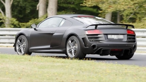 Het is Audi nog niet sportief genoeg. Na de R8, R8 V10 en R8 Spyder is het nu tijd voor de Clubsport. Een regelrechte hardcore topsporter met minder gewicht, meer pks en alleen achterwielaandrijving.