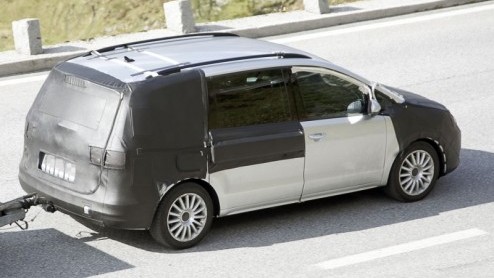 Het grote MPV-segment is eerlijk gezegd op zijn retour. We kunnen onze heil steeds meer compactere ruimtemodellen met slimme concepten vinden. Toch heeft Volkswagen hun grote ruimtewonder Sharan nog l