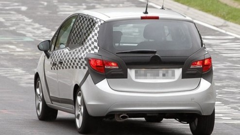 Het gaat rap met de komst van de Meriva. Nog maar een paar dagen geleden kregen we de nieuwe ruimteling van het merk opnieuw voor de lens. Nu hebben we beelden van de Meriva op de Nordschleife, gehuld