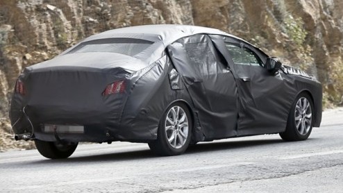 De nieuwe Peugeot 508 heeft zich lange tijd goed verborgen gehouden. En dat terwijl deze 407-opvolger volgend jaar al op de markt verschijnt. Opnieuw krijgt de Fransoos een grote mond, maar zal in zij