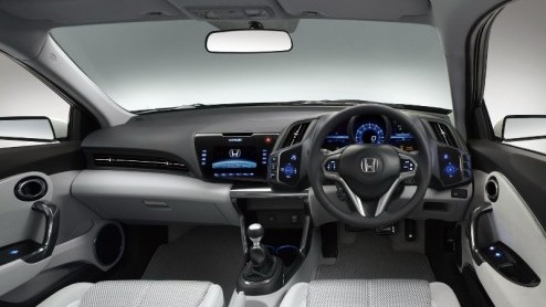 Honda neemt de sportieve CR-Z hybride concept mee naar de Tokyo Motor Show. Het betreft een bijgewerkt exemplaar dat steeds verder het productiestadium nadert. Medio volgend jaar is de CR-Z dan eindel