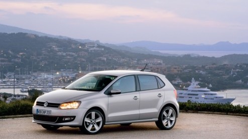 De nieuwe Volkswagen Polo maakt een vliegende start. Sinds de introductie in juli deze zomer zijn er in ons land reeds 2500 exemplaren van de vijfdeurs verkocht. Familie-uitbreiding staat weer op stap
