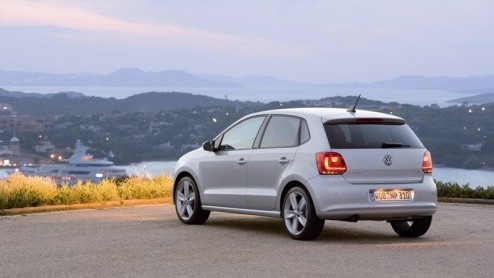 De nieuwe Volkswagen Polo maakt een vliegende start. Sinds de introductie in juli deze zomer zijn er in ons land reeds 2500 exemplaren van de vijfdeurs verkocht. Familie-uitbreiding staat weer op stap