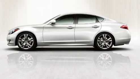 Begin volgend jaar arriveert de nieuwe Infiniti M. Goed nieuws was dat deze sportieve sedan ook als diesel naar onze regio komt. Nu blijkt dat de Japanners ook een hybrideversie in ontwikkeling hebben