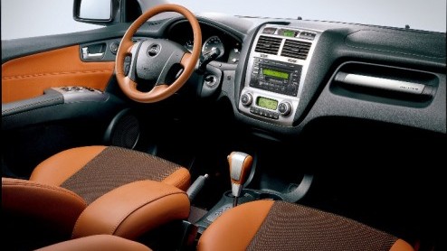 Kia prijst hun compacte SUV Sportage nog maar eens af. De tweeliter benzineversies worden tijdelijk met 2000 euro afgeprijsd, waardoor het model tot het einde van dit jaar vanaf 19.995 euro in de show