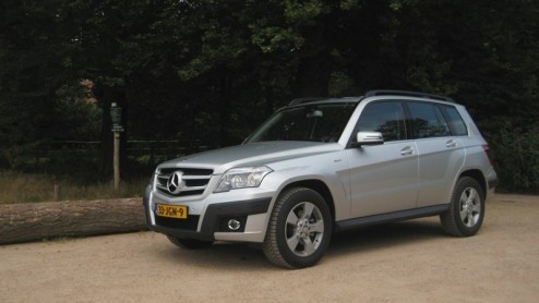 De nieuwe Mercedes-Benz GLK 220 CDI 4Matic versterkt als mini-Gelnde het aanbod in het nog steeds uitbreidende segment van de compacte SUV. Met een potente maar relatief zuinige viercilinder bi-turbo