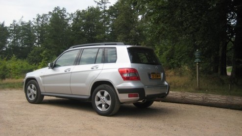 De nieuwe Mercedes-Benz GLK 220 CDI 4Matic versterkt als mini-Gelnde het aanbod in het nog steeds uitbreidende segment van de compacte SUV. Met een potente maar relatief zuinige viercilinder bi-turbo