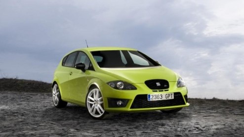 De nieuwe Seat Leon Cupra R is klaar voor de start. De flink gepeperde Spanjaard is inmiddels toegevoegd aan de Nederlandse prijslijst en staat voor 36.495 euro in de boeken. Het kersverse topmodel pa