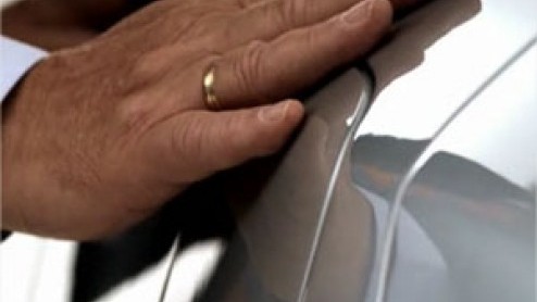 Hij staat voortaan in het museum, Volvos S60 Concept. Volvo vroeg de Turkse kunstenaar Esref Armagan om er een schilderij van te maken. Is dat zo bijzonder? Zeker wel: Armagan is sinds zijn geboorte