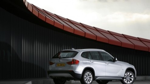 BMW komt de laatste tijd verrassend uit de hoek met nieuwe modellen. Met de excentrieke X6 nog altijd scherp op ons netvlies, en het recente startschot van de upper-class 5-GT laat het merk zien er ge