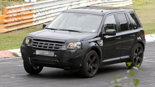 Dat Land Rover aan een nieuw compact model werkt staat vast. Alleen mogen we nog niet weten hoe deze LRX er echt uit gaat zien. De Britten maken daarom gebruik van een ingekorte Freelander om nog ev