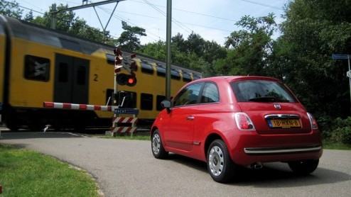 Stilstand is achteruitgang. Of toch niet? De Fiat 500 1.2 met Dualogic en Start&Stop boekt verbruikswinst bij elke stop, zonder er zelf iets voor te doen. Naast een lagere brandstofrekening levert dez