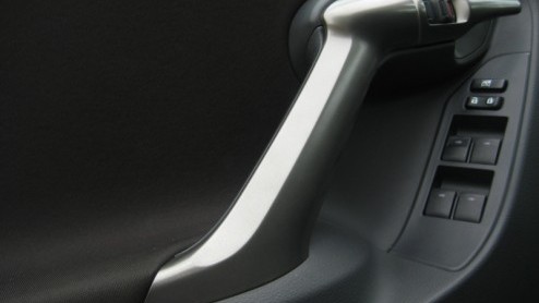 Zoek je bij Toyota een ruime gezinsauto, dan ben je aangewezen op de Avensis Wagon of de MPV Verso. De Verso werd in zijn vroege jaren aangeduid als Corolla Verso, maar omdat de Japanners de Yaris Ver