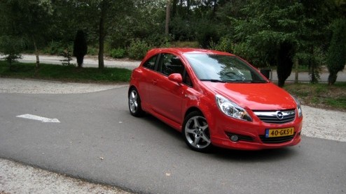 De meest sportieve modellen van Opel zijn tegenwoordig langs het Opel Performance Center (OPC) gestuurd. En dat terwijl we ons nog heel goed de GSi voor de geest kunnen halen, het label waarmee de D