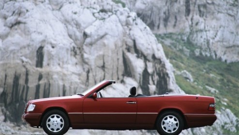 Bij Mercedes-Benz is het tijd voor feest. De W124  de eerste serie waarin de aanduiding E-Klasse zijn intrede deed  viert deze maand zijn 25e levensjaar. Deze mijlpaal mag gezien zijn ijzersterke re