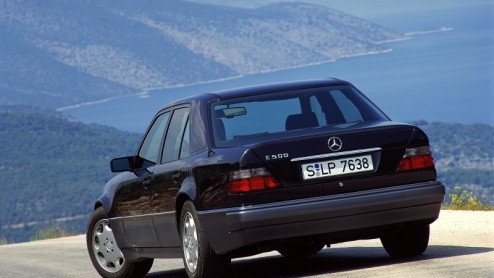 Bij Mercedes-Benz is het tijd voor feest. De W124  de eerste serie waarin de aanduiding E-Klasse zijn intrede deed  viert deze maand zijn 25e levensjaar. Deze mijlpaal mag gezien zijn ijzersterke re