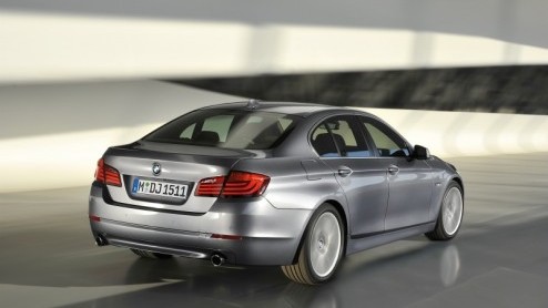 Het wachten werd beloond. Zojuist heeft BMW de nieuwe BMW 5-serie sedan onthuld. De sportieve zakensedan - waarvan er inmiddels 5.5 miljoen zijn geproduceerd - zet als zesde generatie in op nog meer s