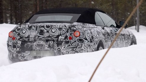 Vandaag krijgen opnieuw zicht op de nieuwe BMW 6-serie. Ditmaal ondergaat de Cabriolet-variant intensieve wintertests in de sneeuw. Wat zullen de testrijders een plezier hebben! Veel nieuws onder de