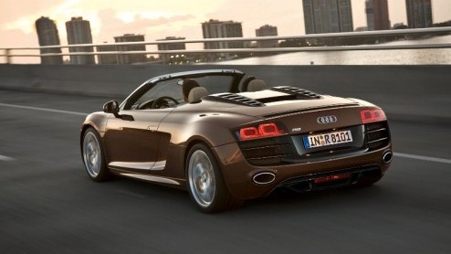 Goed, even een formaliteitje. Audi heeft de prijs van de R8 Spyder bepaald. Tegen inlevering van 221.900 euro wordt er een exemplaar bij de fabriek besteld. Liefhebbers en genteresseerden kunnen m d