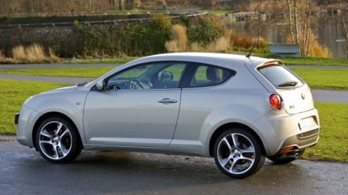 MultiAir is het toverwoord bij de Fiat-groep om meer pks uit motoren te persen en daar tegelijkertijd een lager verbruik tegenover te stellen. In de Alfa MiTo geven we twee nieuwe motoren met deze sl