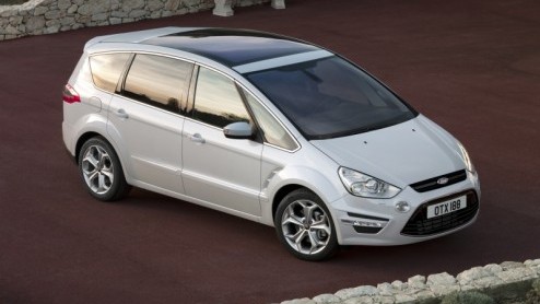 Ford gaat de S-MAX en Galaxy in het nieuw steken. Beide ruimtegangers kunnen rekenen op een bijgepunte uitstraling, een splinternieuwe turbobenzine en dieselmotor, Powershift-automaat en moderne feat
