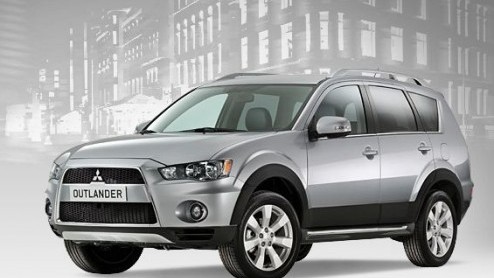 Mitsubishi heeft onlangs de Outlander rondom vernieuwd. Inmiddels staat deze succesvolle SUV bij de dealer, voor prijzen vanaf 26.999 euro. Ook is er weer een aantrekkelijk geprijsde Intro Edition, me